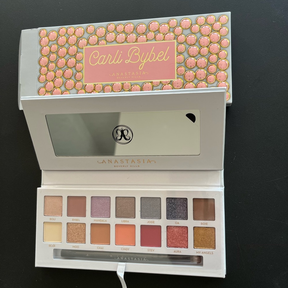 Anastasia Beverly Hills Carli Bybel Palette - Rose, Mauve, Gold